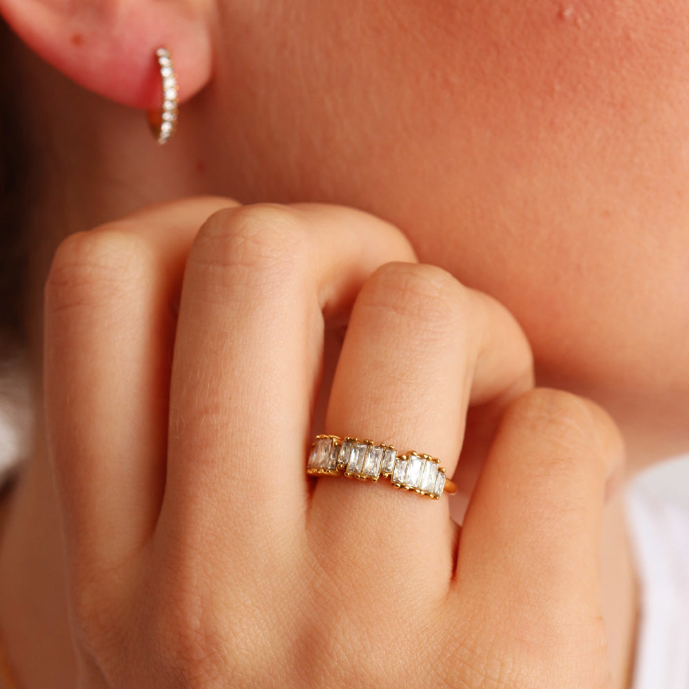 Anello con pietra baguette - bianco