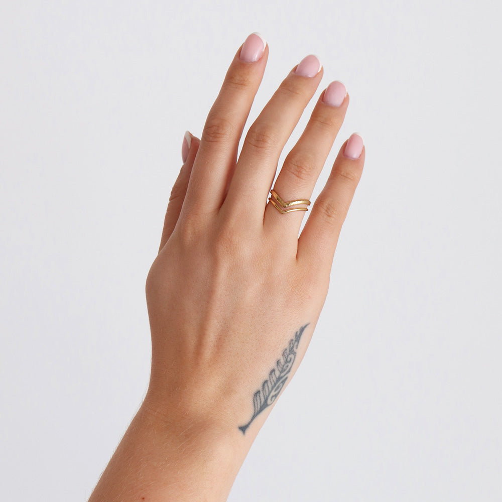 Minimalist V-Shape Ring - Gold