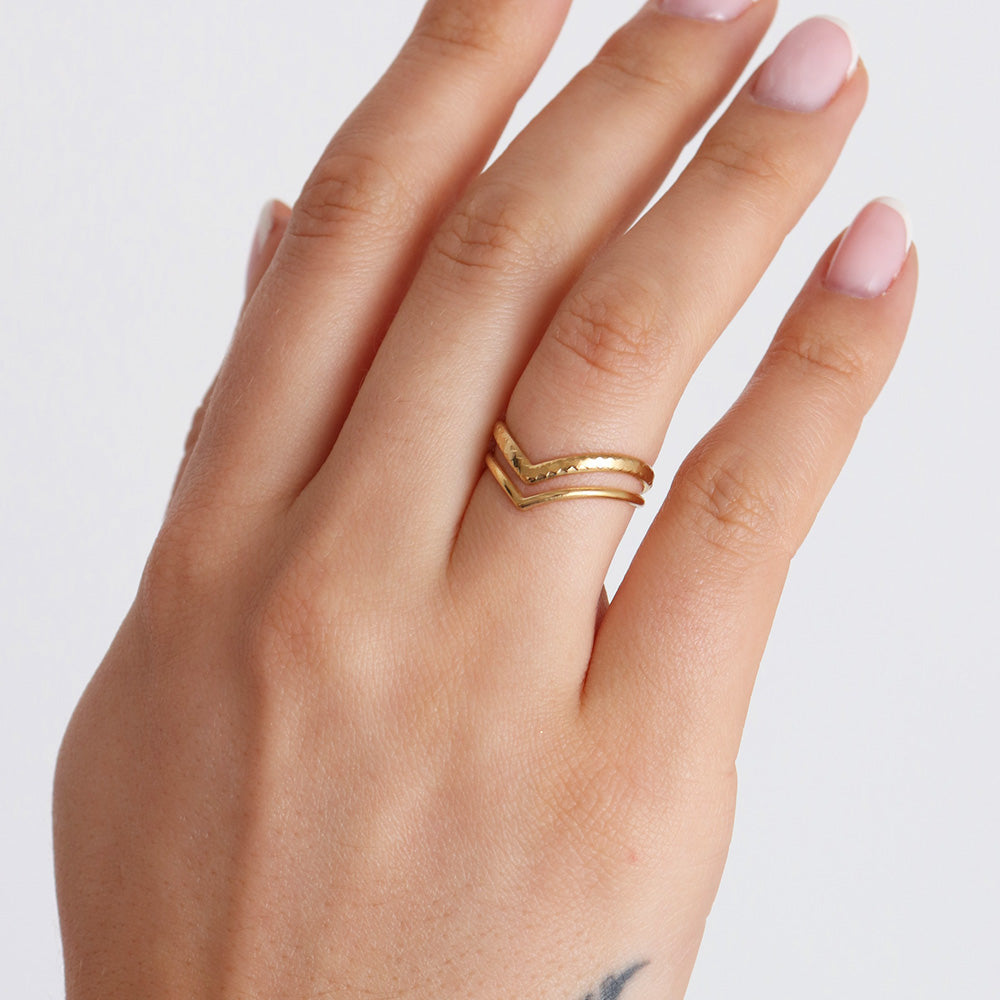 Minimalist V-Shape Ring - Gold