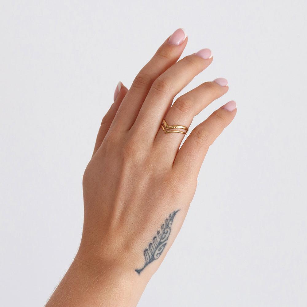 Minimalist V-Shape Ring - Gold