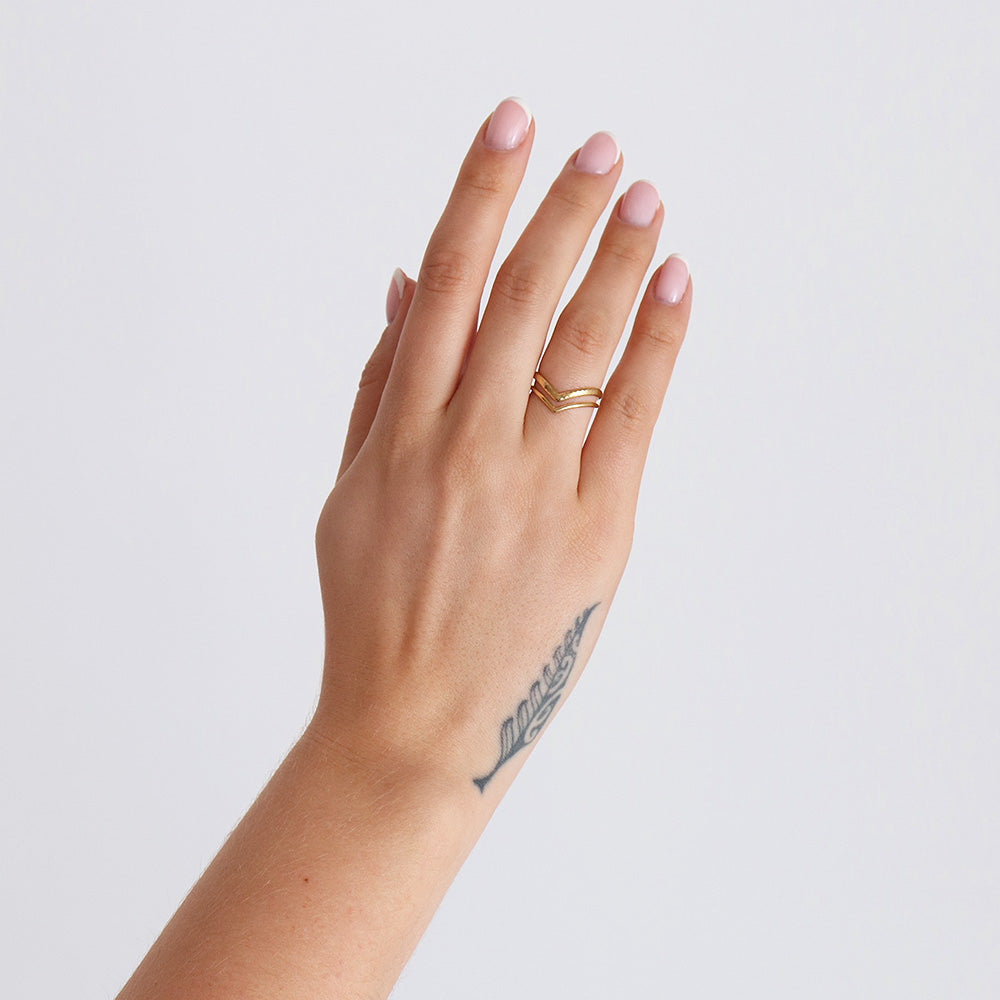 Minimalist V-Shape Ring - Gold