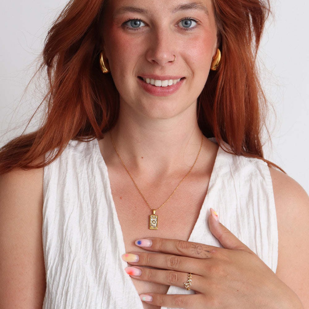 The Wheel Pendant Necklace - Gold