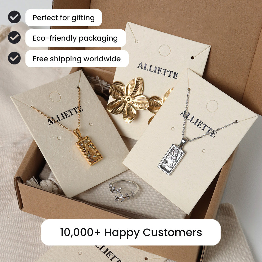 The Moon Pendant Necklace - Gold