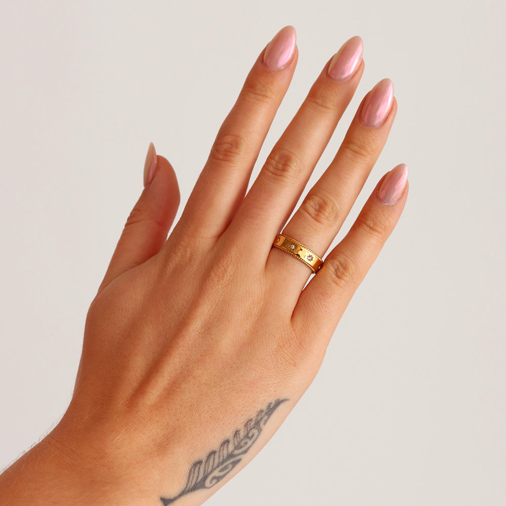 Anello con stella incastonata - Oro