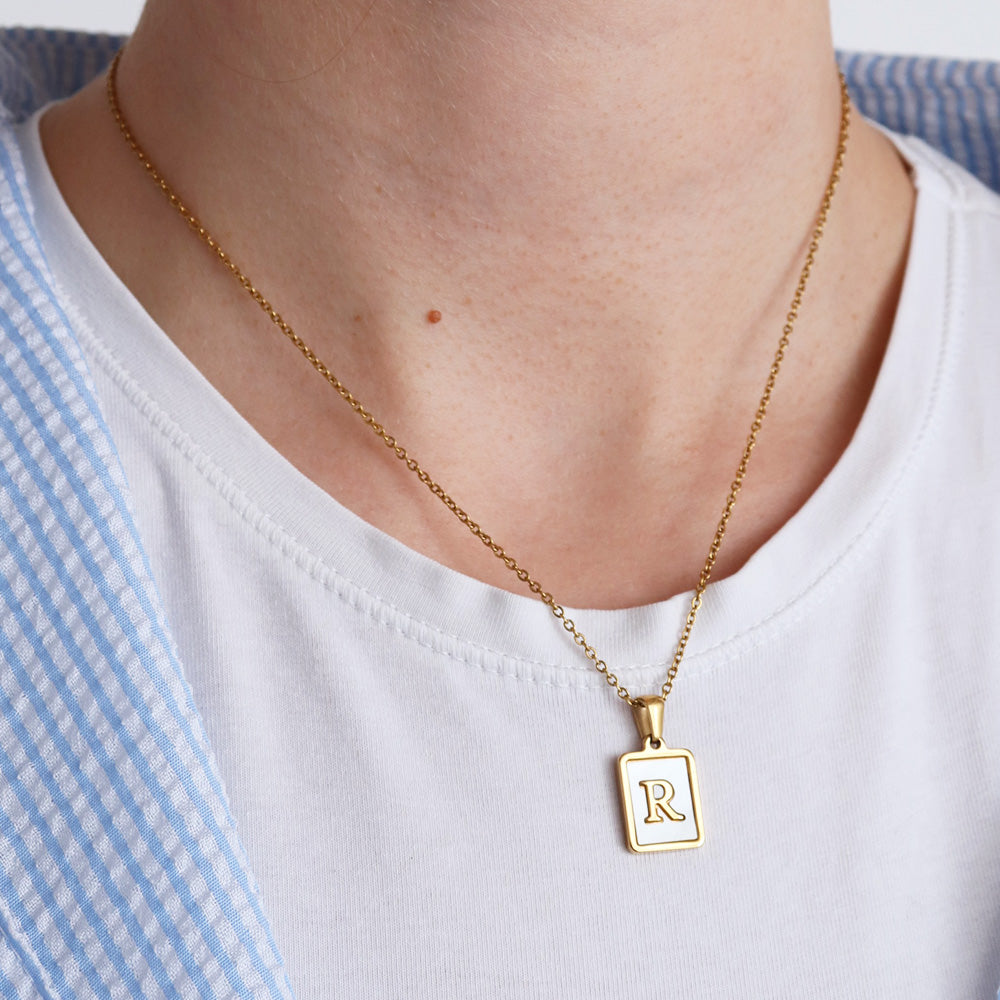 Collana con ciondolo con alfabeto - Oro