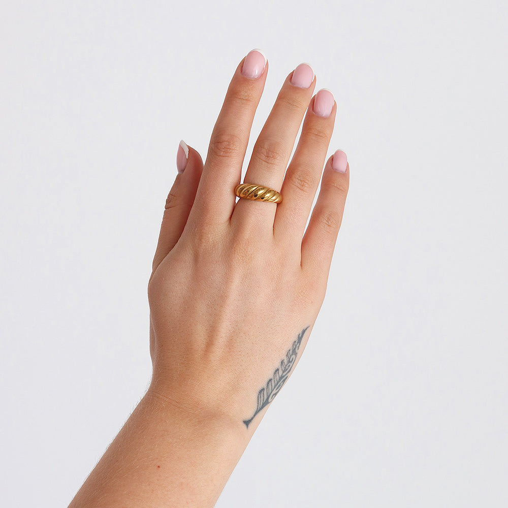 Croissant Ring - Gold