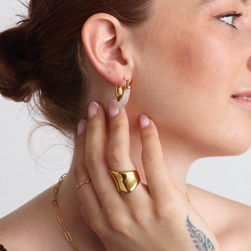 Orecchini a forma di V - Bianchi