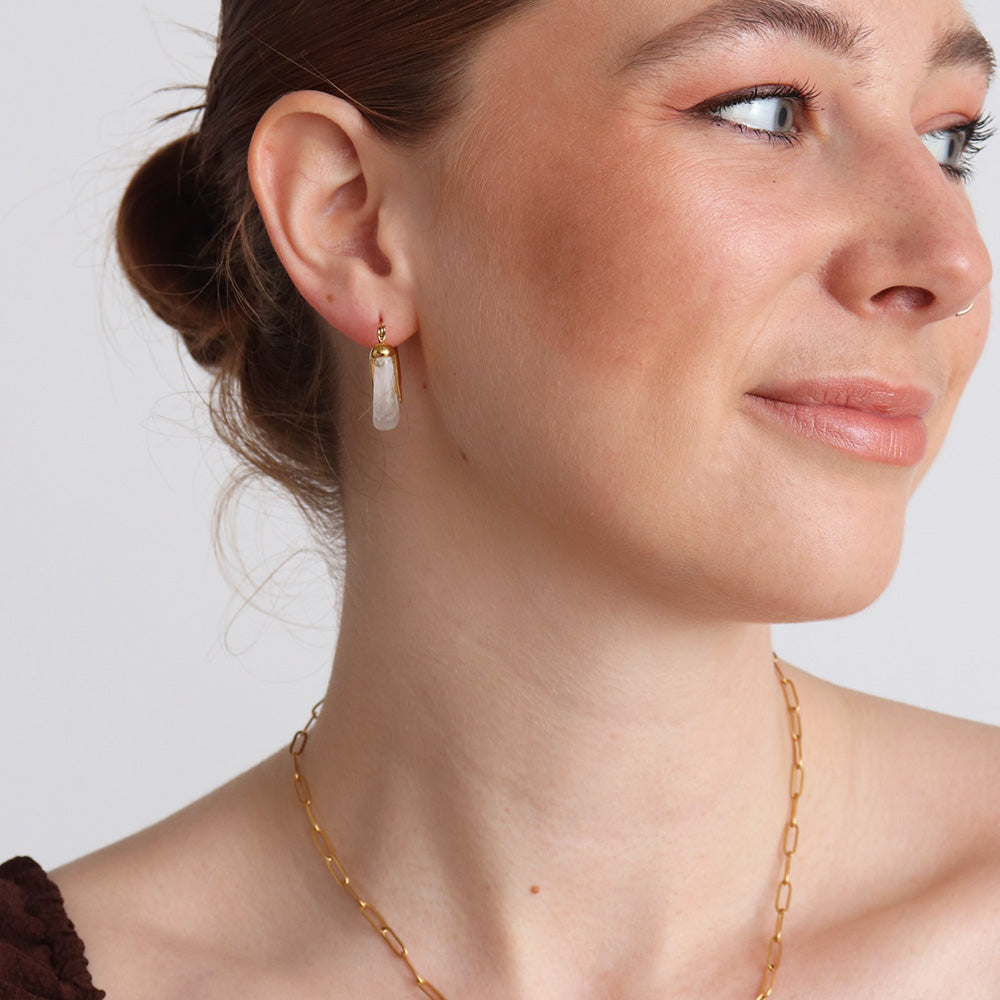 Orecchini a forma di V - Bianchi