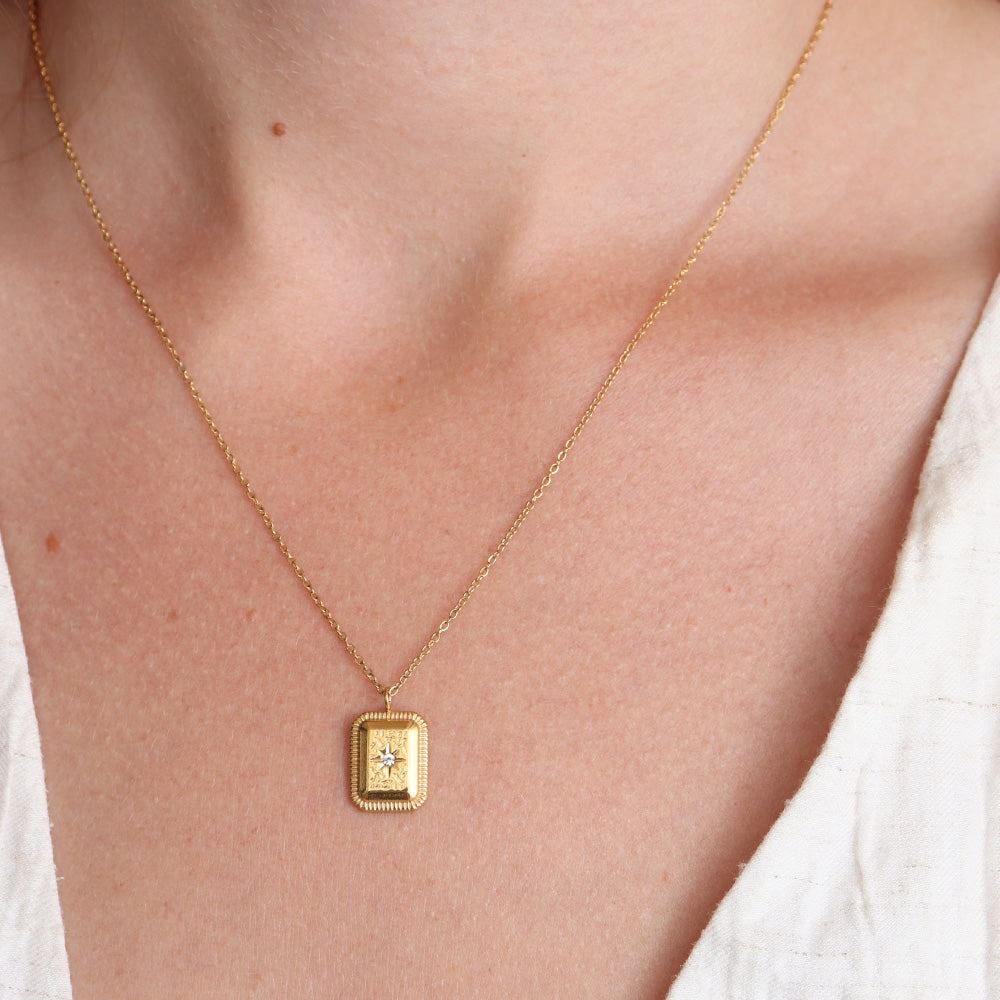 Vintage Pendant Necklace - Gold
