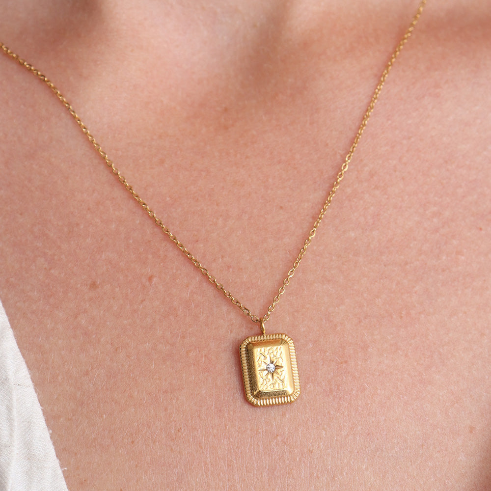 Vintage Pendant Necklace - Gold