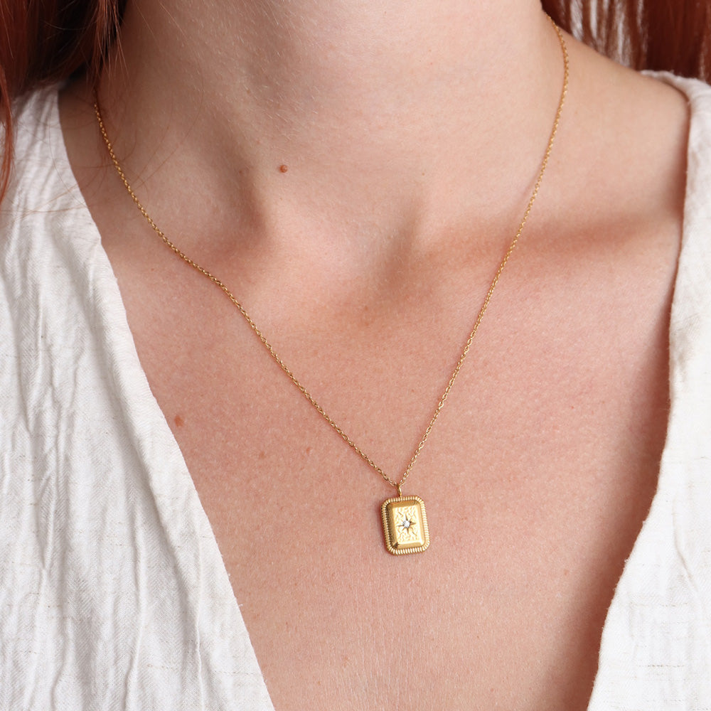 Vintage Pendant Necklace - Gold