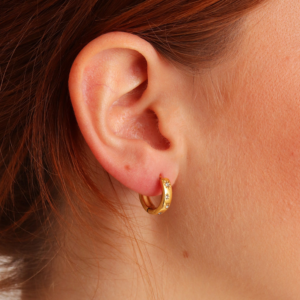 Creolen mit gefassten Sternen – Gold