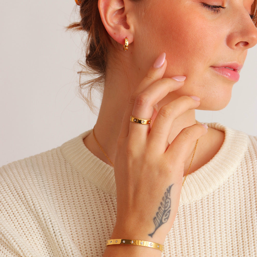 Creolen mit gefassten Sternen – Gold